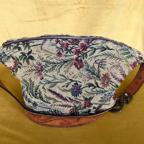 Handmade tapestry fanny pack/belt bag - Picture 8 of 10